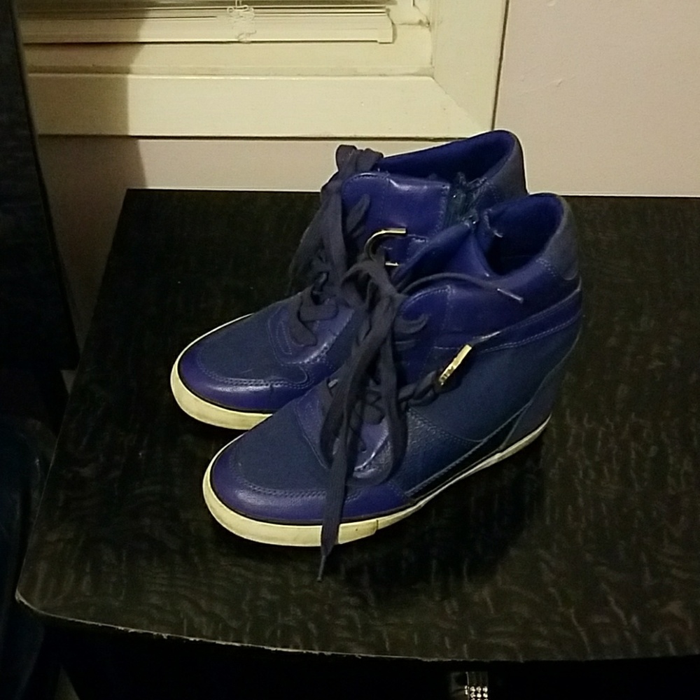 Shoe